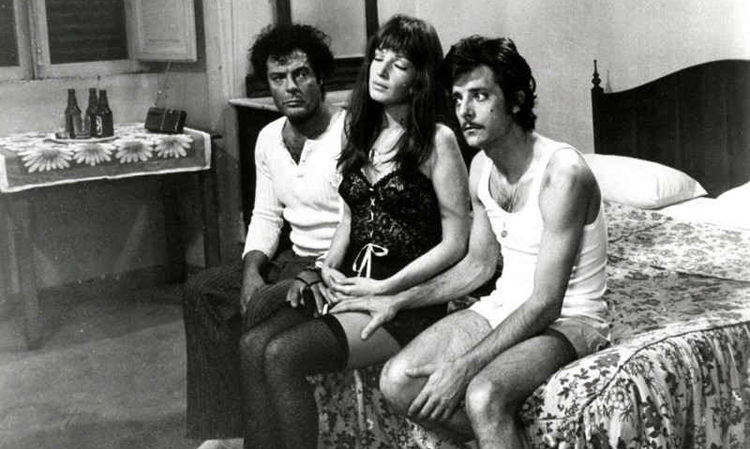 monica-vitti-con-giancarlo-giannini-e-marcello-mastroianni-in-dramma-della-gelosia-247317