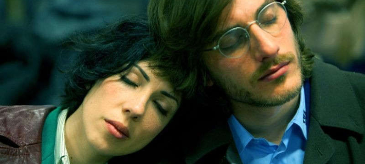 tutti-i-santi-giorni-una-dolcissima-immagine-di-thony-e-luca-marinelli-tratta-dal-film-253500
